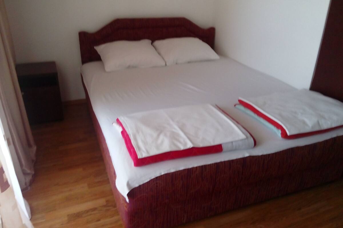 Triple Room, Balcony | Desk, soundproofing, iron/ironing board (on request), WiFi (free)