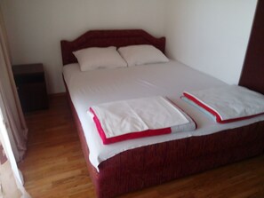 Triple Room, Balcony | Desk, soundproofing, iron/ironing board, free WiFi - Guesthouse Mediha Nikicic (Bar)