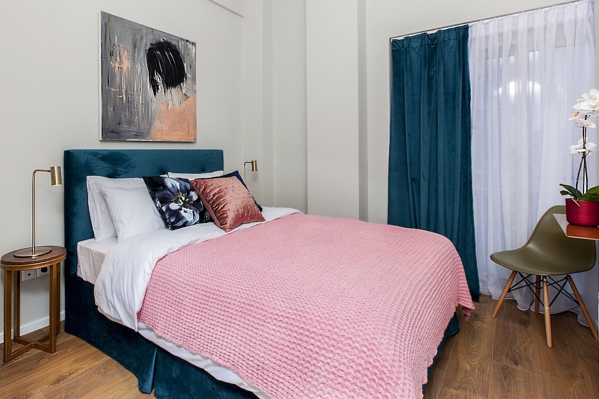 Suite Premium, 2 habitaciones, accesible para personas con discapacidad, terraza | 1 dormitorio, ropa de cama de alta calidad, caja fuerte y escritorio