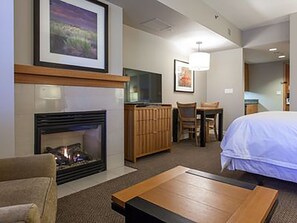 In-room safe, iron/ironing board, free WiFi, bed sheets - Monache, Mammoth Village, Luxury Studio (Mammoth Lakes)