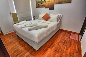 2 habitaciones, ropa de cama de alta calidad y escritorio 
