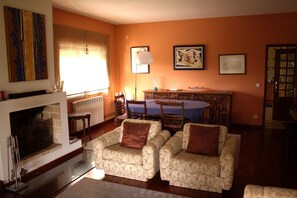 TV, fireplace, DVD player, table tennis