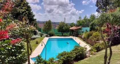 Erstaunliche Villa mit Pool, Tennisplatz, 15 Minuten von Porto entfernt, in der Natur