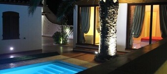  VILLA WITH POOL DEPANDACE AND GARDEN 