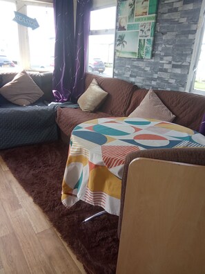 Fernseher, Kamin, DVD-Player, Tischtennisplatte