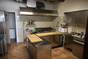 Kühlschrank, Mikrowelle, Herdplatte