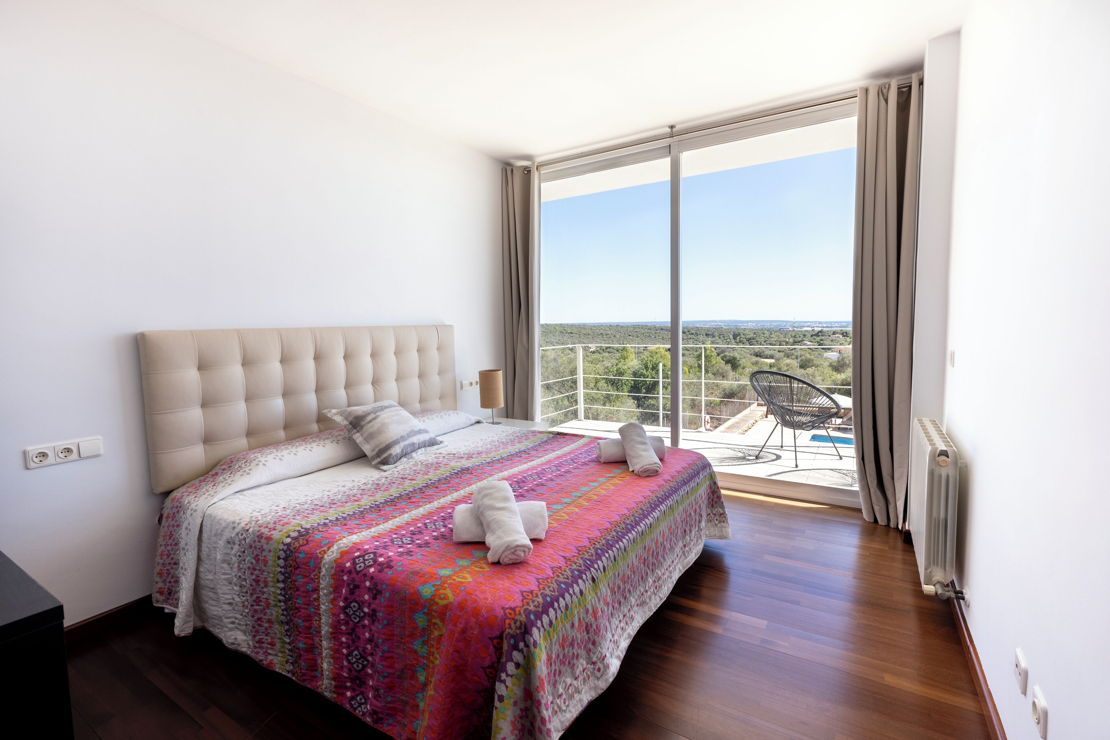 5 bedrooms, desk, iron/ironing board, WiFi