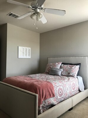 3 sovrum, strykjärn/strykbräda, gratis wi-fi och sängkläder