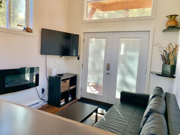 Flat-screen TV, fireplace