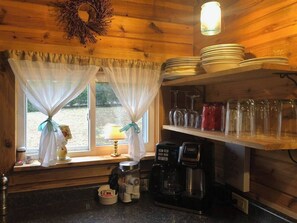 Interior - Log Cabin w/ Clawfoot Tub, Hot tub & Starry Nights. Pet friendly! (Goreville)