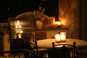 تناول الطعام بالخارج