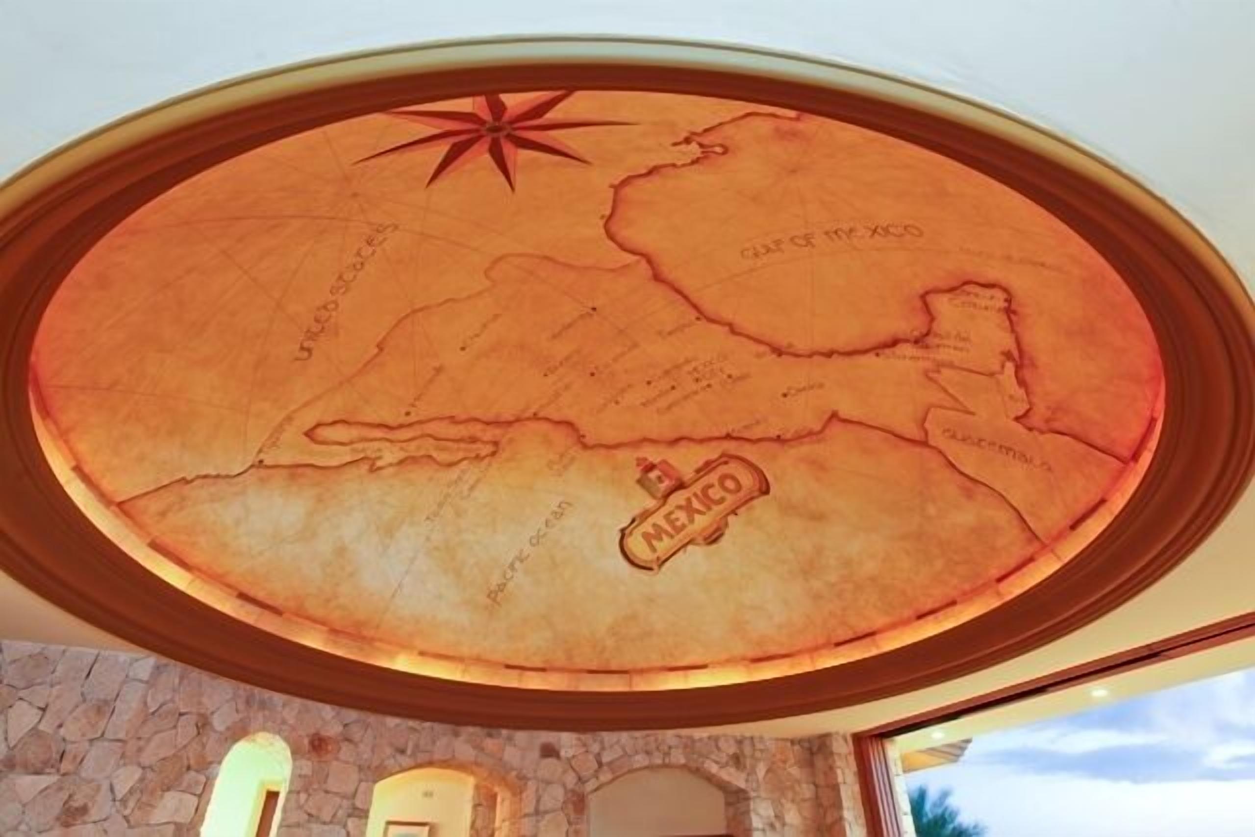 A circular ceiling mural with a map highlighting Mexico and the Gulf of Mexico.