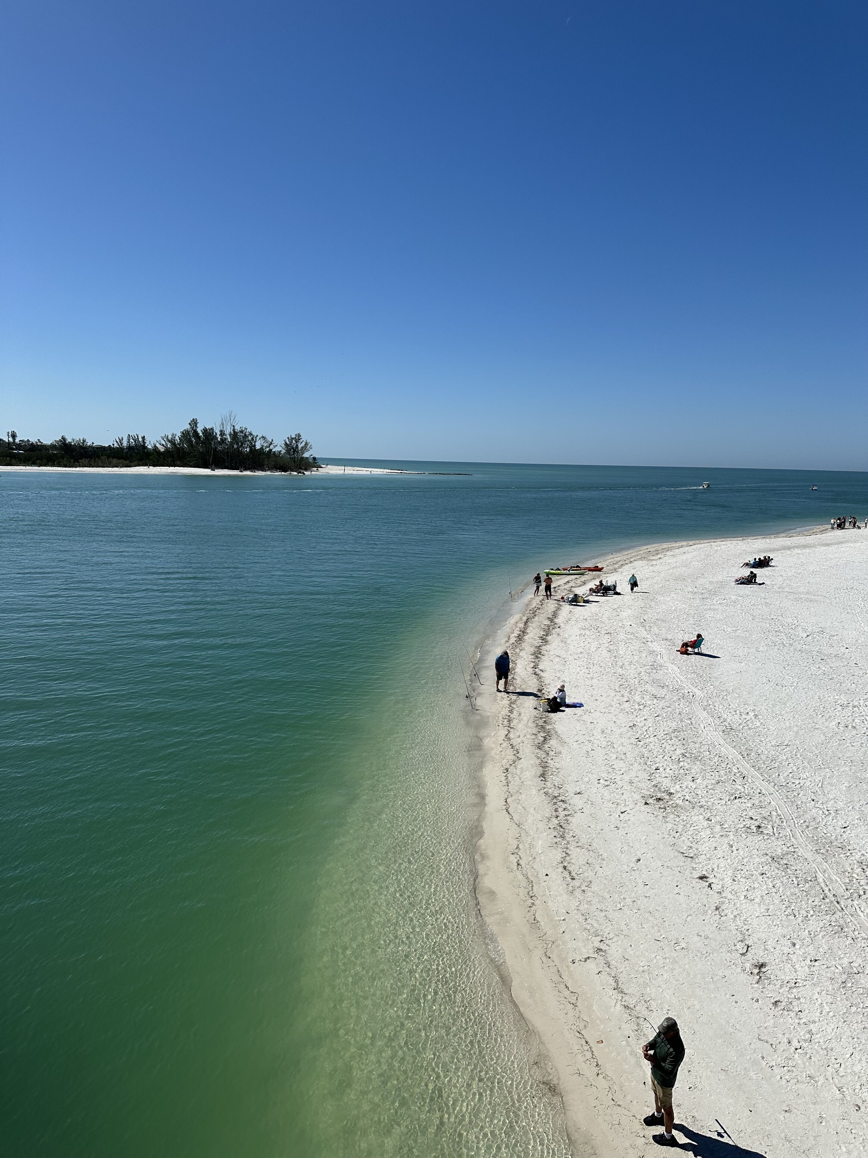 Chaises longues, serviettes de plage