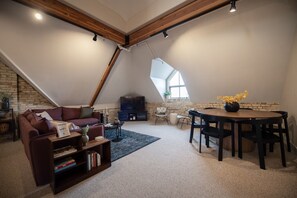 Smart TV, books - Historic Top-Floor Condo in Downtown Traverse City – Walk to Beaches & Dining (Traverse City)