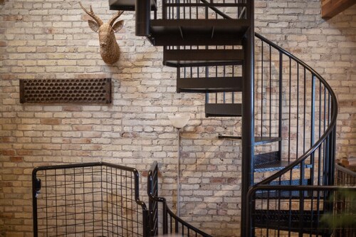 Historic Top-Floor Condo in Downtown Traverse City – Walk to Beaches & Dining