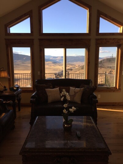 5 minutes from Granby Ranch, 18- Min from Winter Park, Gorgeous Views