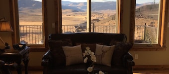 5 minutes from Granby Ranch, 18- Min from Winter Park, Gorgeous Views