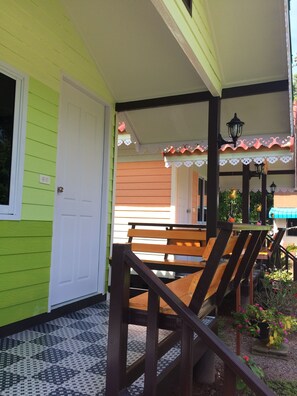 Balcony - Ban Kunlaya Homestay (Damnoen Saduak)