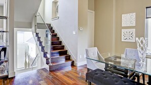 In-room dining - The Jamerican (Houston)