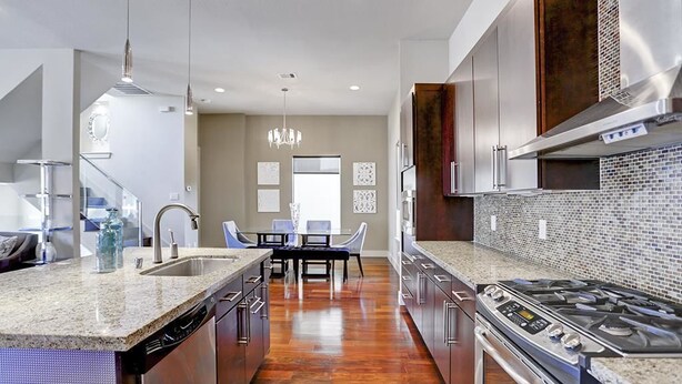 Fridge, microwave, oven, stovetop - The Jamerican (Houston)