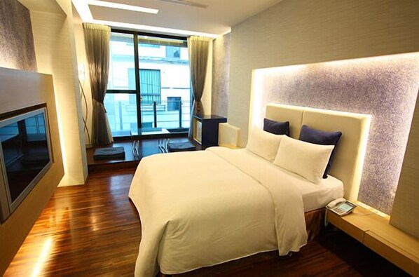 Design Double Room | Premium bedding, individually decorated, individually furnished