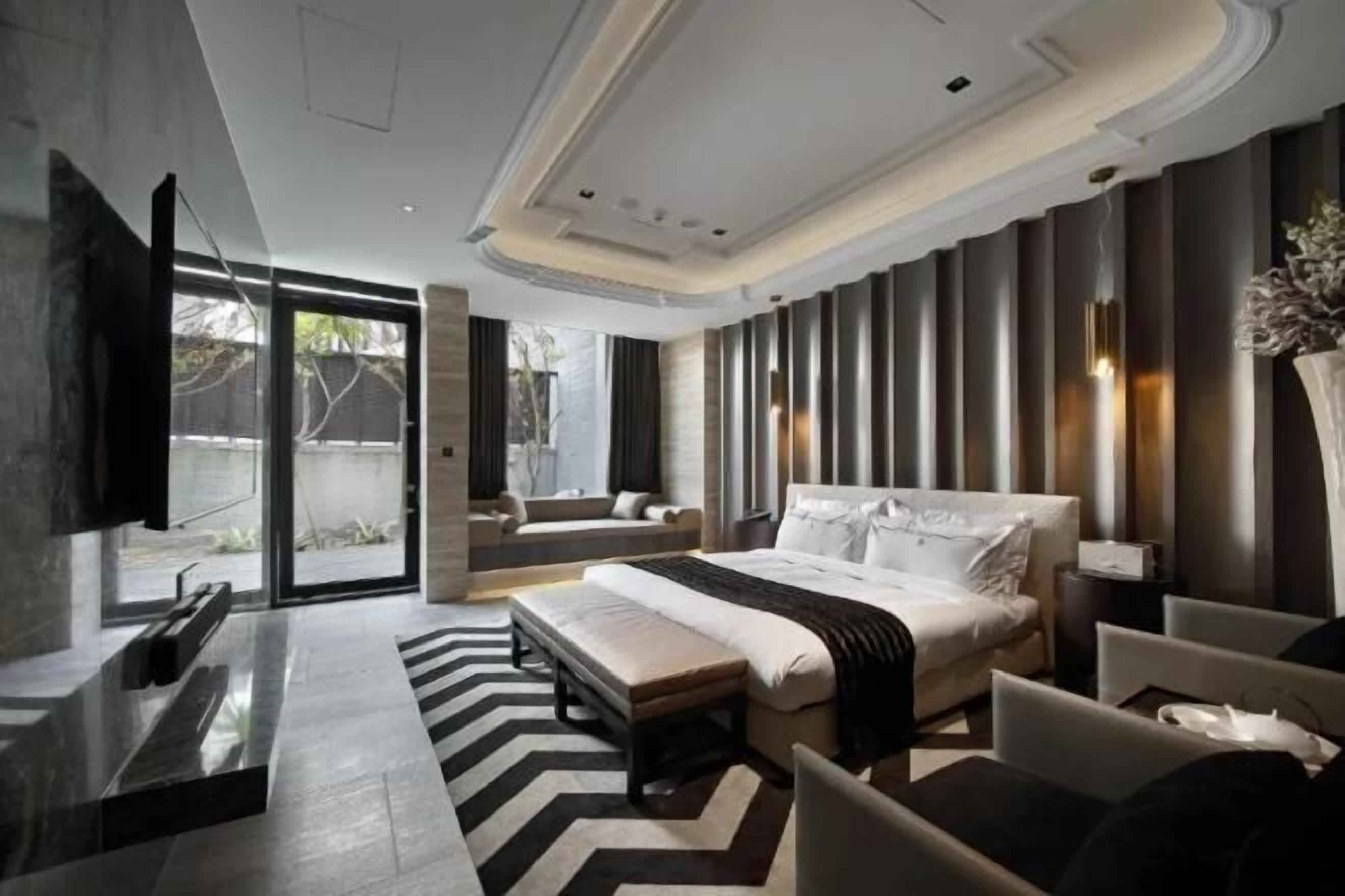 Down duvets, minibar, desk, blackout curtains