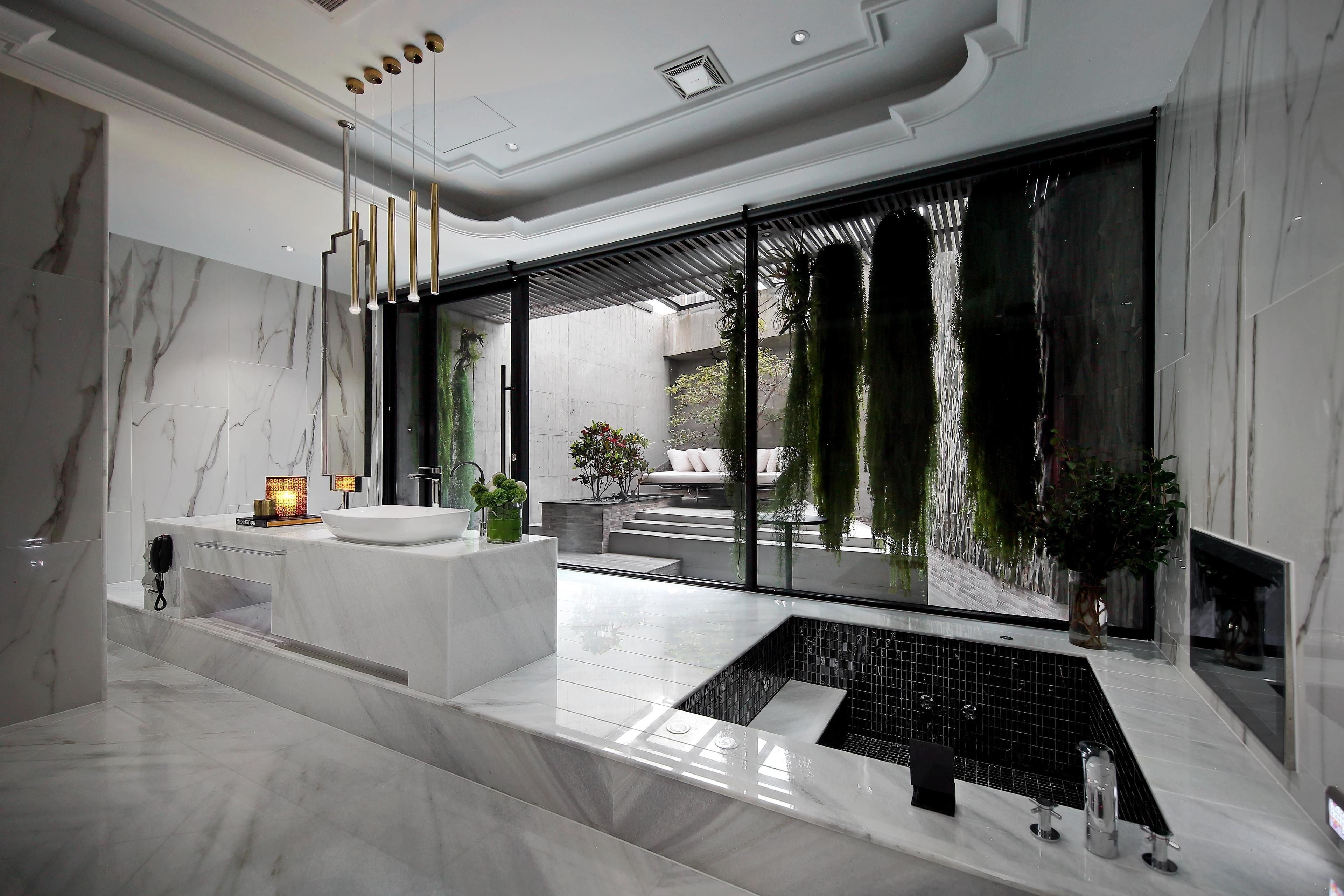 separate bathtub and shower, free toiletries, hair dryer, slippers