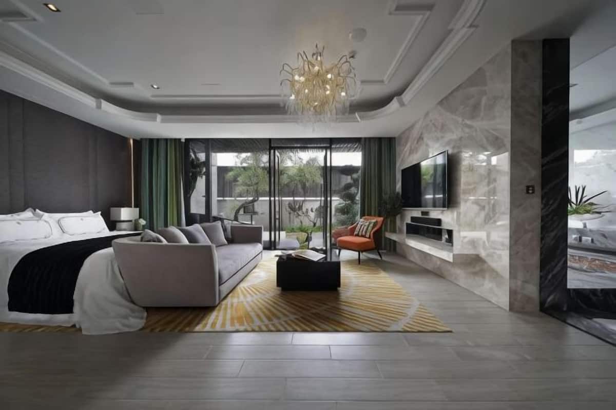 Down comforters, minibar, desk, blackout drapes