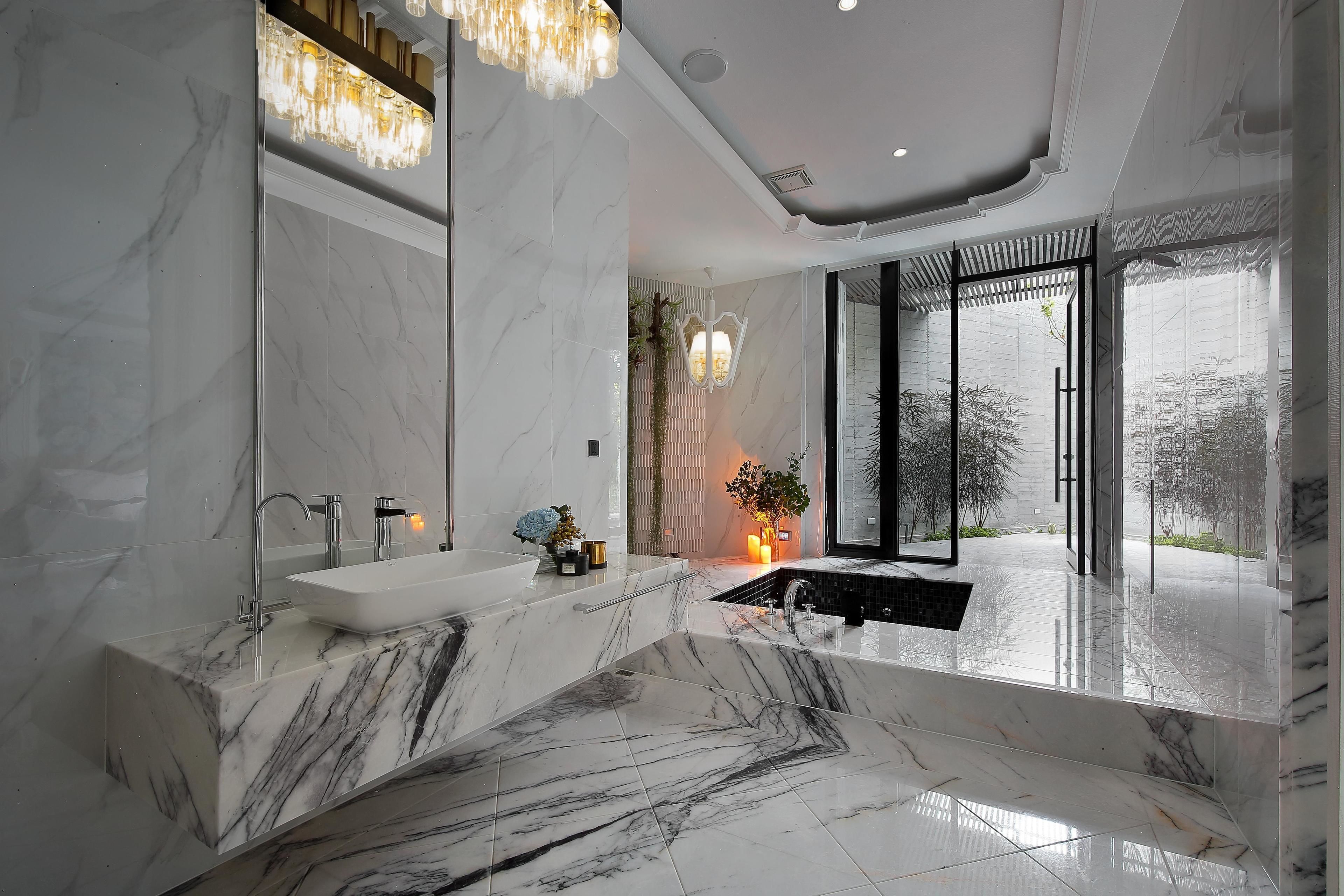 separate bathtub and shower, free toiletries, hair dryer, slippers