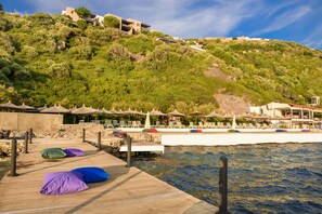 Private beach, sun loungers, beach umbrellas, beach towels - Arion Resort Hotel (Bodrum)