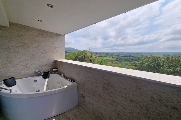 Luxury Studio Suite | Terrace/patio
