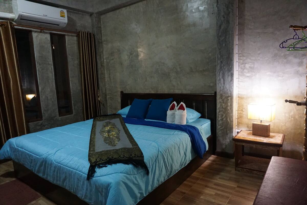 Deluxe Room | Blackout curtains, free WiFi, bed sheets