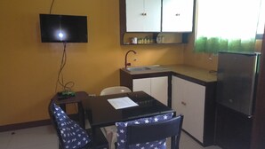 Deluxe Apartment, 1 Bedroom, Private Bathroom | 1 bedroom, desk, blackout drapes, iron/ironing board (on request) - A's Azotea de Bohol (Tagbilaran)