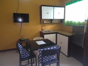 Deluxe Apartment, 1 Bedroom, Private Bathroom | 1 bedroom, individually decorated, individually furnished, desk