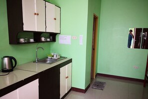 Basic Studio, Mixed Dorm | 1 bedroom, individually decorated, individually furnished, desk - A's Azotea de Bohol (Tagbilaran)