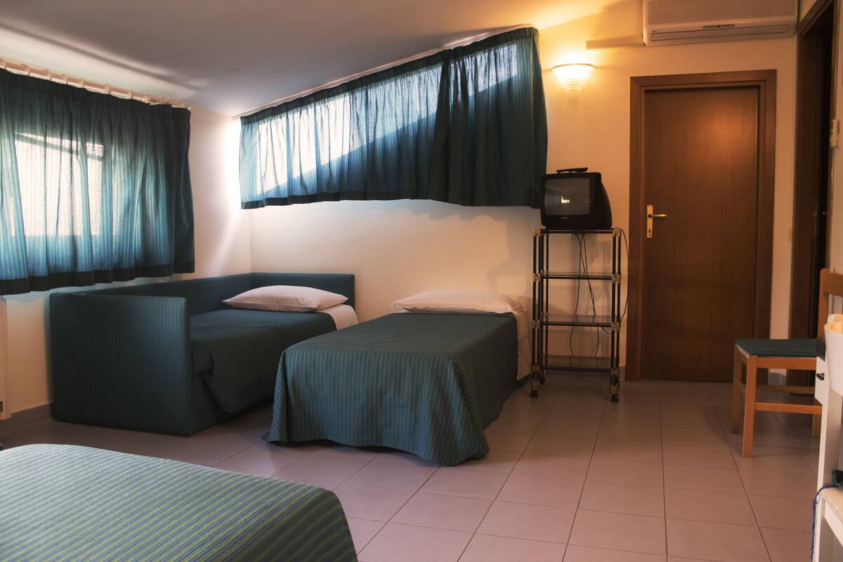 Luxe beddengoed, een bureau, gratis wifi