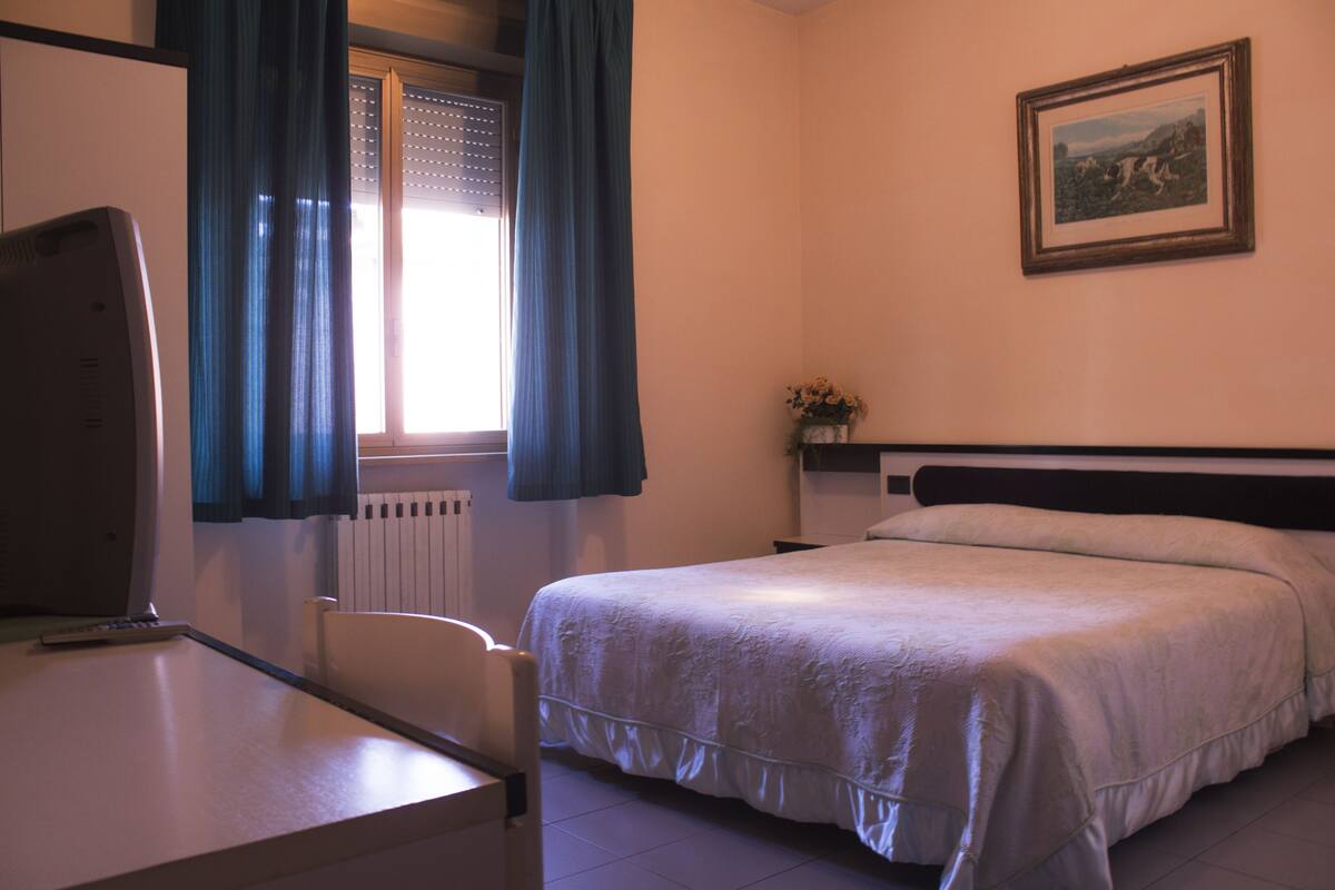 Luxe beddengoed, een bureau, gratis wifi