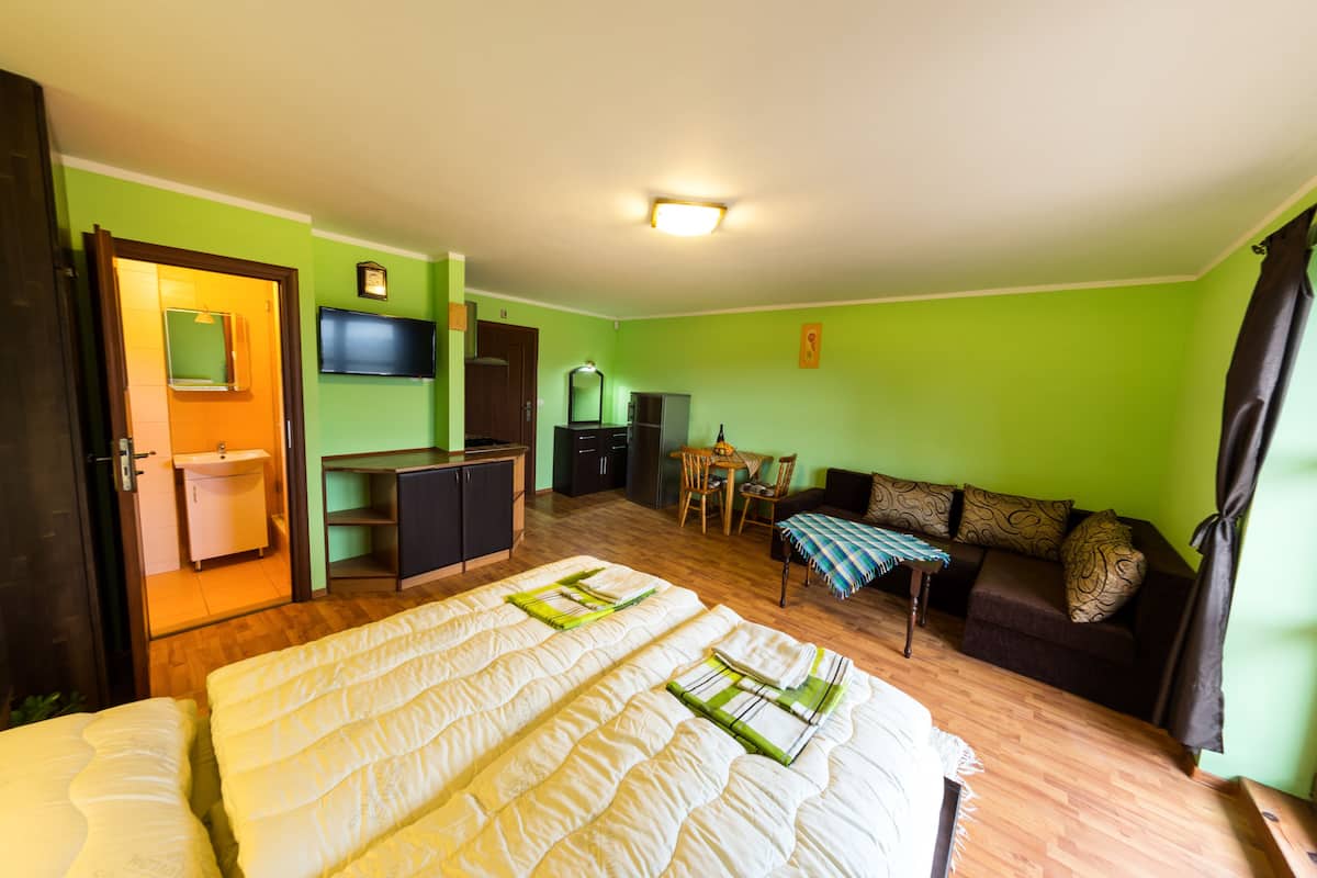 Apartment | Free WiFi, bed sheets