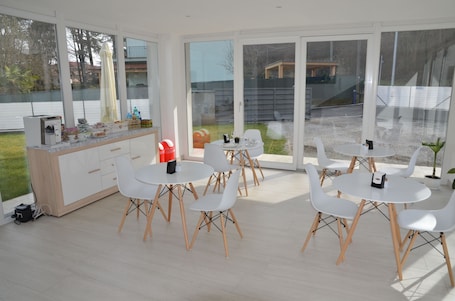Ristorazione all'aperto. Crystal bed and breakfast