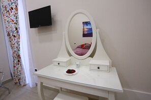 Phòng Deluxe, 1 giường đôi hoặc 2 giường đơn | Bộ đồ giường cao cấp, bàn, truy cập Internet không dây miễn phí 