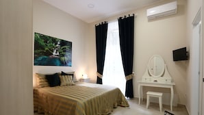 Comfort Room, 1 Double or 2 Twin Beds | Premium bedding, desk, WiFi (free), bed sheets - B&B Rosolino (Naples)