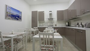 Free daily continental breakfast - B&B Rosolino (Naples)