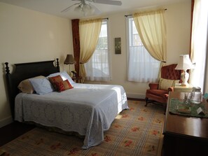 1 bedroom, individually decorated, individually furnished - The Rosemont Inn (Montrose)