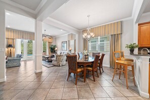 Dining - Patriot's Lagoon: Private Pool, Water Park, Golf View, Near Disney (Kissimmee)