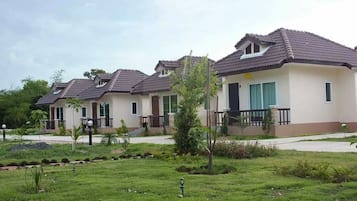 Vista frontal de la propiedad