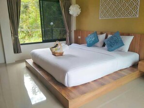 Luxury Room, 1 King Bed, Canal View - Suwi CoCo Ville Resort (Ubon Ratchathani)