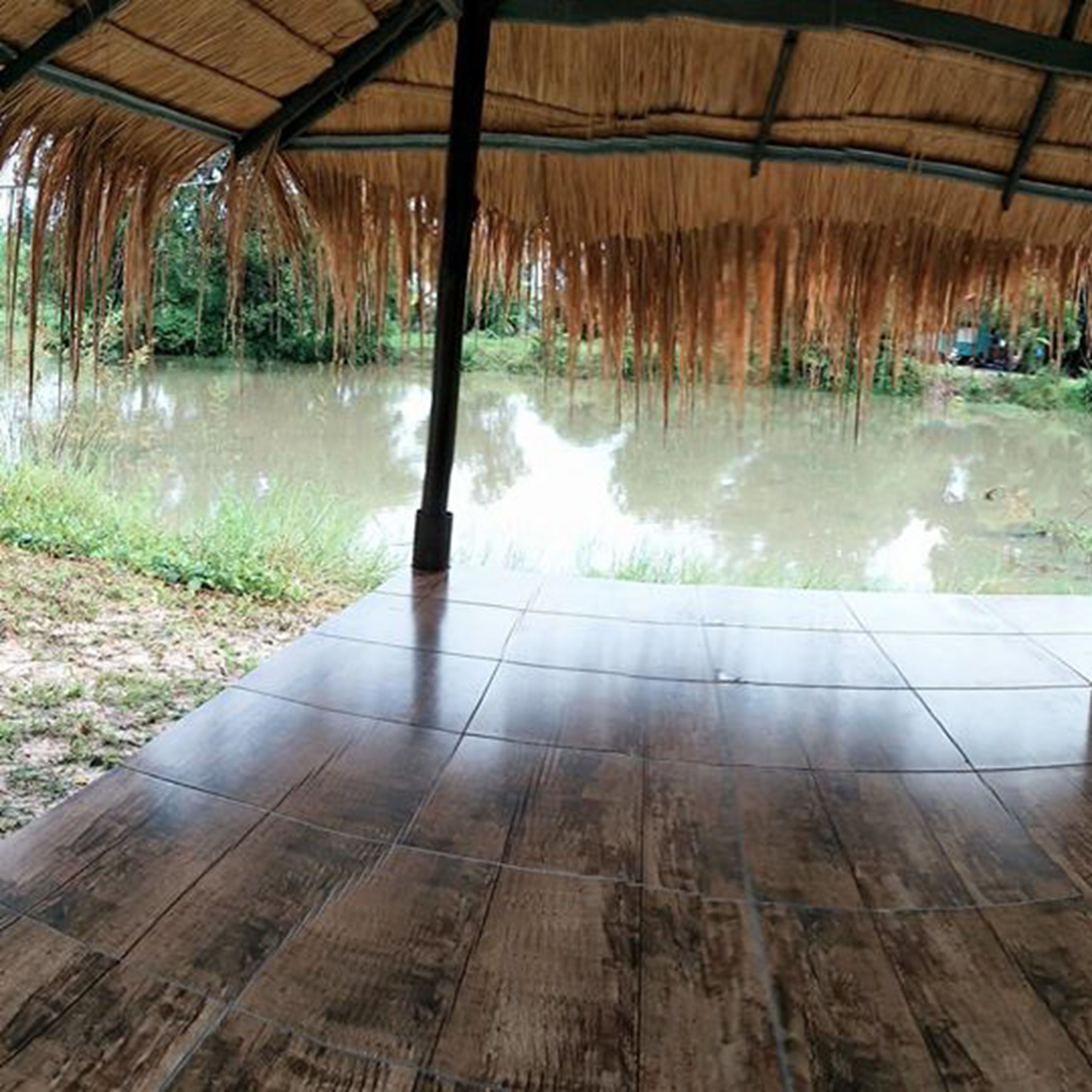 CoCo Hut | Desk, free WiFi