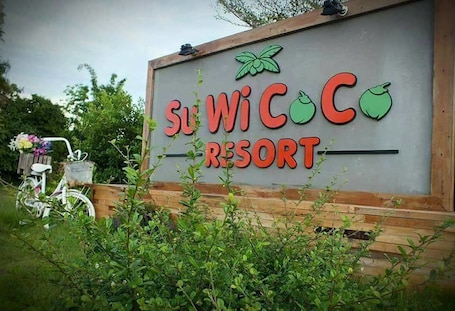 Exterior detail. Suwi CoCo Ville Resort