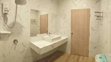 Regadera, amenidades de baño gratuitas, toallas