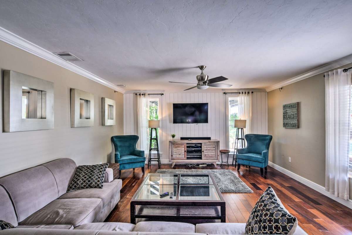 Smart-TV, Kamin, Videospiele, DVD-Player